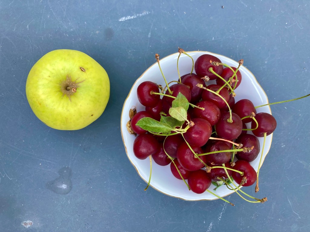 Nyuszikaják télire: alma-meggy ivólé